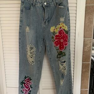 Boyfriend Jeans with Floral Embroidery